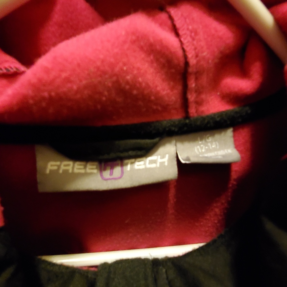 Free tech jacket - Picture 3 of 3